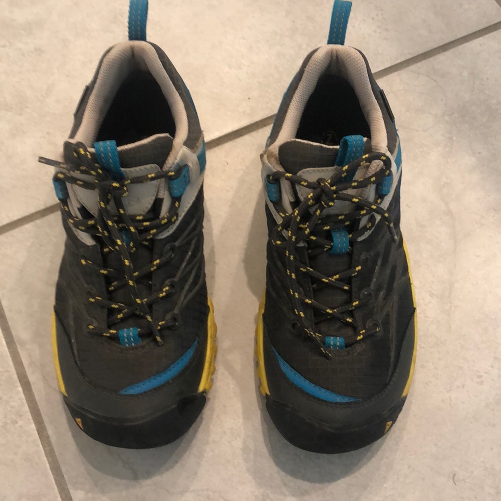 Women’s Keen hiking shoes size 6